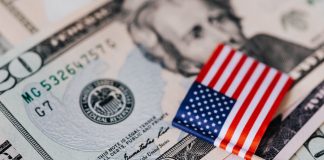 When the Dollar Is Strong, Investors Can Struggle
