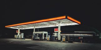 Oil Prices Drop Amid Political Standoff About the U.S. Debt Ceiling