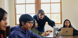 Apple Expands Educational Resources and Grant Program