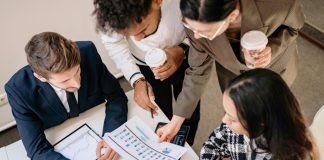 Global Finance Leaders Eye AI for Corporate Reporting Challenges