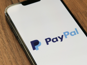 PayPal Moves Toward Banking License